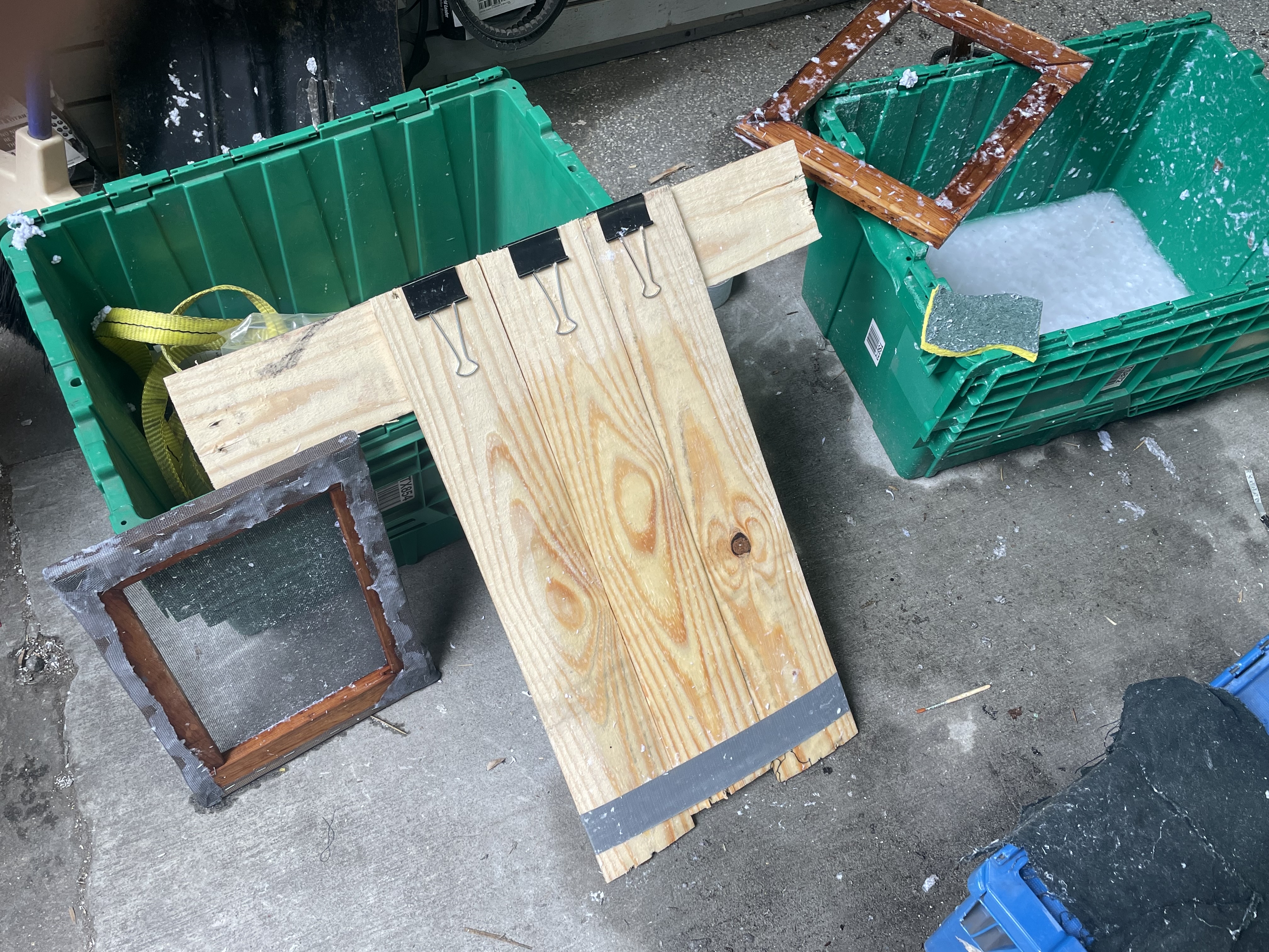 Slurry bin used for paper recycling